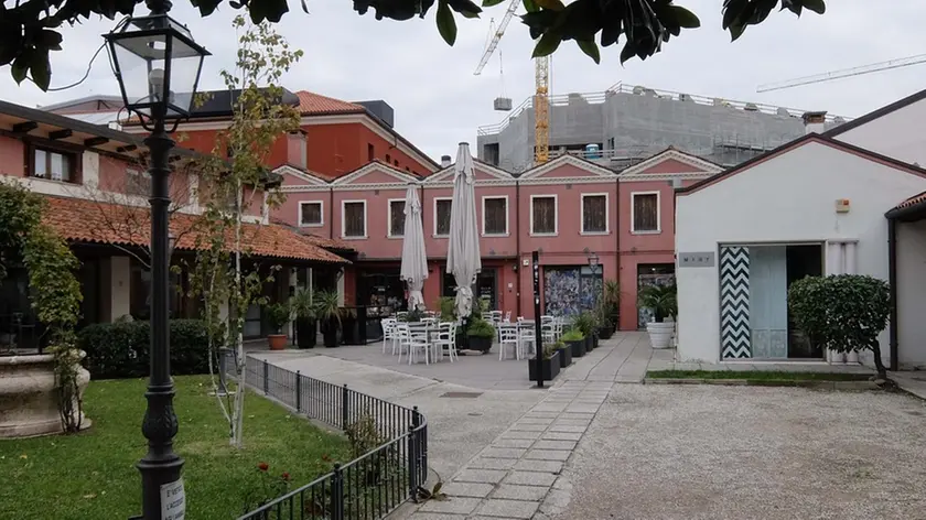 Foto Agenzia Candussi/Scattolin/ Mestre, Corte Legrenzi/ Negozi chiusi in Corte Legrenzi