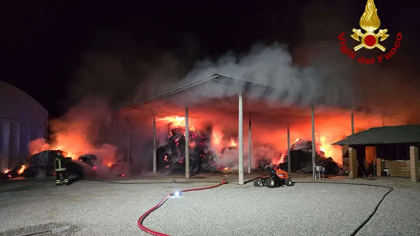 L'incendio a Gruaro nella notte
