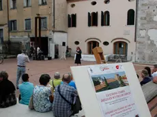 agenzia candussi. giornalista artico. Descrizione" spettacolo teatrale "la strana storia dell ex scuola De Amicis" rappresentazione della scuola di teatro La Murata, presso Piazzetta Pellicani, Mestre.