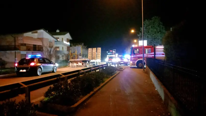 Polizia locale, vigili del fuoco e tecnici sul posto