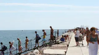 pch18d Chiara Donaggio 18/8/2005 Sottomarina: interviste padovani, imbarco per Caroman Chioggia Venezia e tre servizi di cronaca all_attenzione del sig. Salmaso