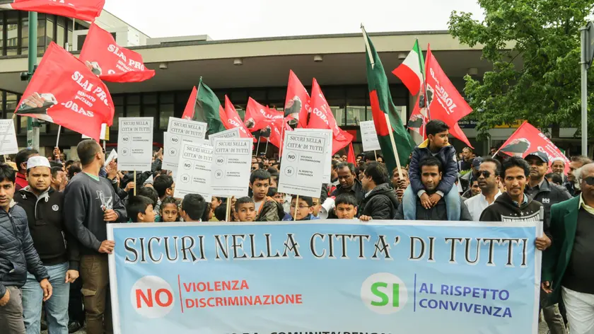 GIORNALISTA: Morsego AGENZIA FOTO: Candussi LUOGO: Mestre DESCRIZIONE: Corteo contro la discriminazione organizzato dalla comunità Bengalese di Venezia per le strade del centro