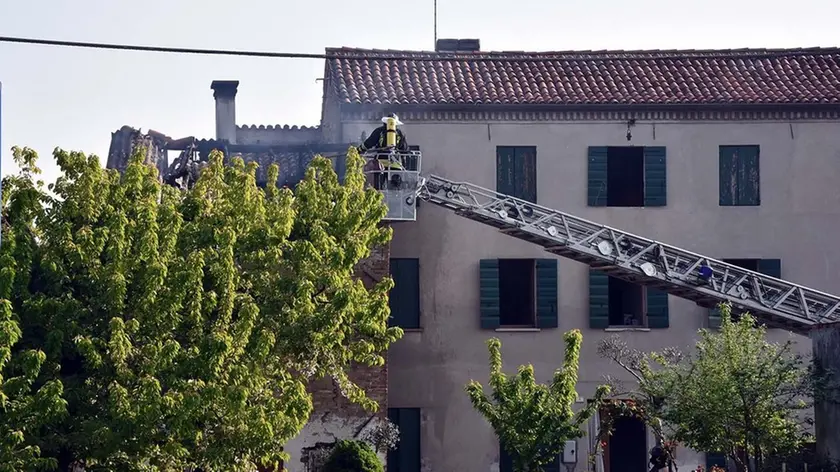 COLUCCI - DINO TOMMASELLA - S.STINO DI L. - INCENDIO IN VIA MINUZZI