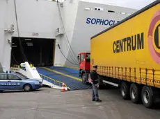 Mion Interpress Venezia,28.01.2009.- Terminal Tronchetto: trovato dalla Polizia di Frontiera, clandestino nascosto sotto un camion, proveniente dalla Grecia, sbarcato dalla nave traghetto "Sophocles V."