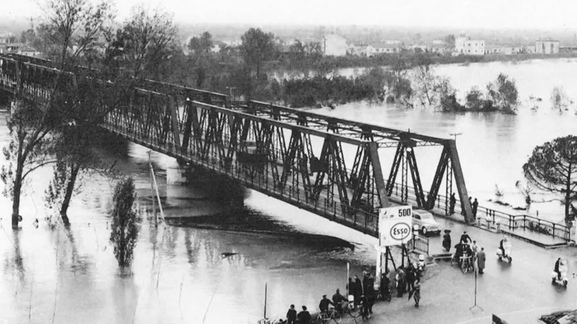 SCATTOLIN - DINO TOMMASELLA - SAN DONA' DI PIAVE - ALLUVIONE 1966 - IL PONTE STRADALE