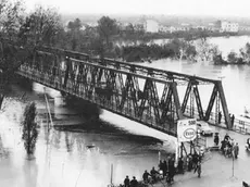 SCATTOLIN - DINO TOMMASELLA - SAN DONA' DI PIAVE - ALLUVIONE 1966 - IL PONTE STRADALE