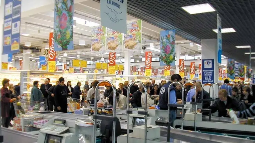 Marcon 12/04/01 centro commerciale Valecenter sciopero dipendenti supermercato Carrefour.. (C) Bertolin M. richiesto da Chiarin