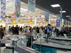 Marcon 12/04/01 centro commerciale Valecenter sciopero dipendenti supermercato Carrefour.. (C) Bertolin M. richiesto da Chiarin