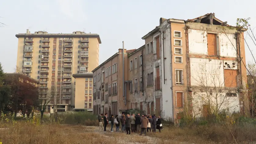 GIORNALISTA: Baschieri AGENZIA FOTO: Candussi LUOGO: Mestre DESCRIZIONE: sopralluogo presso l'area dell'ex Umberto I con gli assessori e gli studenti di IUAV