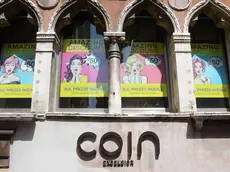 Interpress/M.Tagliapietra Venezia. 25.04.2018.- Coin. Sconti fino al 70% per chiusura locali