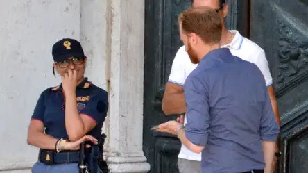 Interpress/Mazzega Venezia, 07.07.2016.- Allarme bomba in Basilica della Salute.- Nella foto la Polizia blocca l'entrata alla Basilica