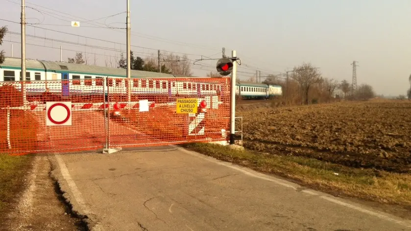 COLUCCI - DINO TOMMASELLA - CEGGIA - PASSAGGIO A LIVELLO DI VIA SALEZZO CHIUSO