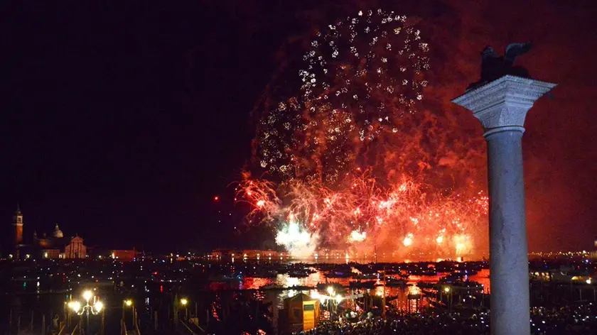 Interpress/M.Tagliapietra Venezia 19.07.2015.- Festa del Redentore. I Fuochi in bacino San Marco.