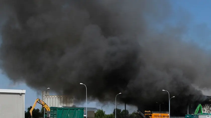 Agenzia Candussi, incendio deposito Veritas a Fusina