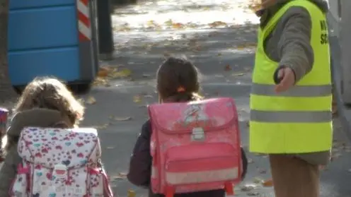 - Nonni vigili in azione agli incroci