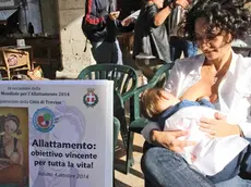 AGOSTINI TREVISO FLASH MOB NAZIONALE PER L'ALLATTAMENTO ALLA LOGGIA DEI 300