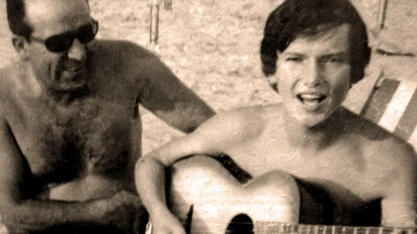 Red Canzian, giovanissimo in spiaggia a Jesolo