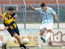 (CRUCCU) SAN DONA' DI PIAVE 13/03/2013 MATTEO BOEM SANDONAJESOLO (MAGLIA BIANCO-CELESTE) VS BELLUNO L'AZIONE DEL GOL DEL N¡4 CASAGRANDE (SANDONAJESOLO)