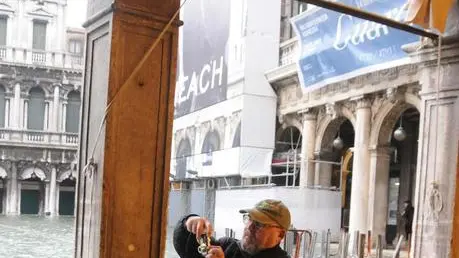 Interpress/Mazzega Morsego Venezia, 11.11.2012.- Acqua alta eccezzionale a Venezia.- Nella foto Piazza San Marco