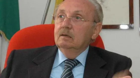 CAMPONOGARA 15/05/2005 Municipio intervista al sindaco Desiderio Fogarin sull'omicidio del segretario comunale Alessandro Romito ucciso a Padova....(C) Bertolin Matteo richiesto da MION CAMPONOGARA 15/05/2005 Municipio intervista al sindaco Desiderio Fogarin sull_omicidio del segretario comunale Alessandro Romito ucciso a Padova