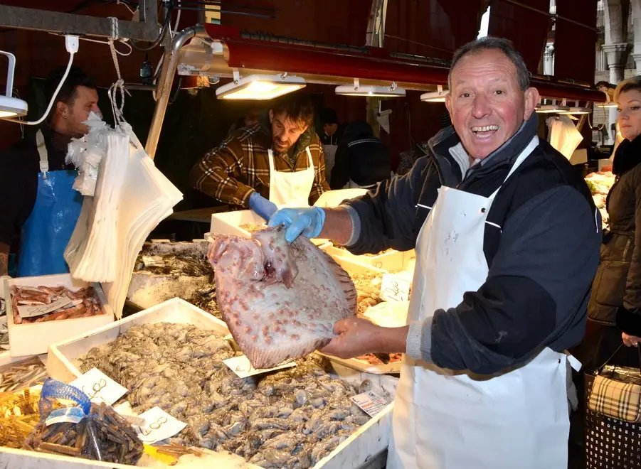 Interpress/Mazzega Venezia, 03.12.2016.- Mercato del pesce di Rialto, Nela foto Nino Zane