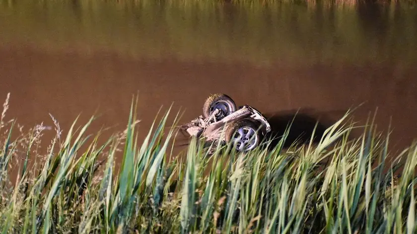 dinello - DINO TOMMASELLA - ERACLEA - AUTO IN CANALE IN VIA VALLE TAGLI
