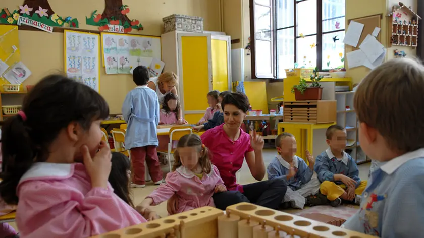 24/05/2007 PRESENTAZIONE DELLA MINISERIE TV MARIA MONTESSORI UNA VITA PER I BAMBINI NELLA FOTO PAOLA CORTELLESI NELLA SCUOLA ELEMENTARE MONTESSORI