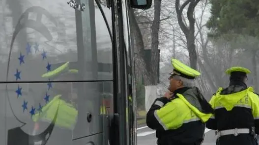 DEPOLO FGAVAGNIN PUNTA SABBIONI CONTROLLI E CONSIGLI DA PARTE DEGLI AGENTI DELLA POLIZIA LOCALE