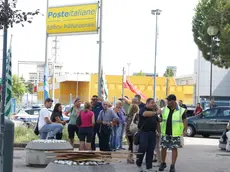 Foto Agenzia Candussi/ Bascheri/ Mestre, via Torino/ Presidio dei lavoratori delle Poste davanti alla sede di via Torino