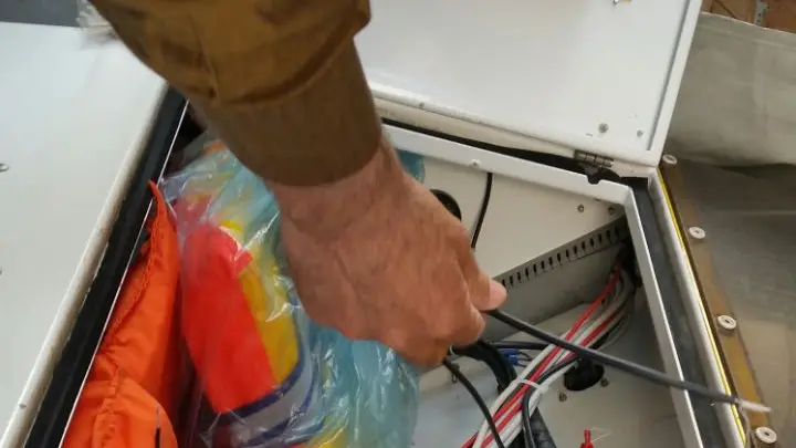 Vandali hanno messo fuori uso il gommone della Protezione civile