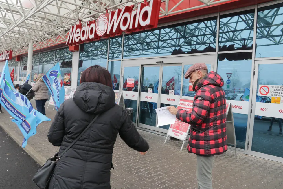 Foto Agenzia Candussi/ Artico/ Mestre, zona Auchan/ Sciopero dei dipendenti di Media World