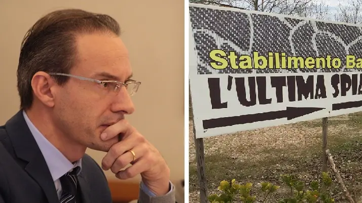 Il sindaco Alessandro ferro e lo stabilimento balneare di cui è socio