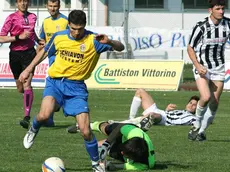 (CRUCCU) CONCORDIA SAGITTARIA 17/04/11 MATTEO BOEM CITTA' DI CONCORDIA (MAGLIA BIANCO-NERA) VS SAN PAOLO PADOVA N¡10 LUCCHINI (SAN PAOLO) (CRUCCU) CONCORDIA SAGITTARIA 17/04/11 MATTEO BOEM