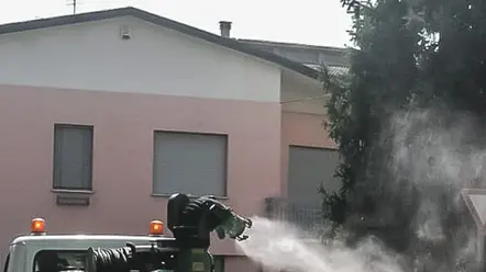 Este (PD), 6 agosto 2018. Disinfestazione intensiva contro zanzara West Nile tra via Piave e via Pelà. Nella foto: