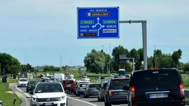 La Treviso Mare in un giorno d’estate: la nuova Via del Mare, sullo stesso sedime, sarebbe a pagamento