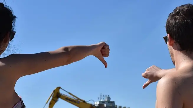 CARRAI - DINO TOMMASELLA - JESOLO - LAVORI DI RIPASCIMENTO - MEZZI IN AZIONE E GENTE AL MARE