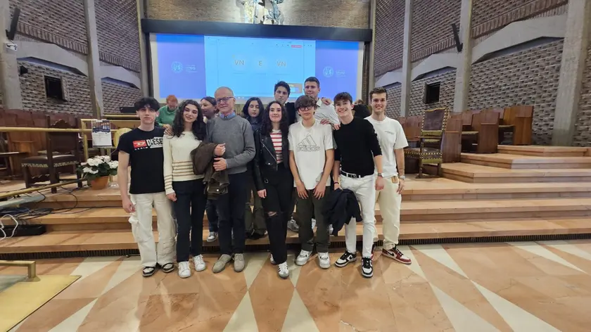 Gli studenti del liceo Majorana di Mirano con il loro docente