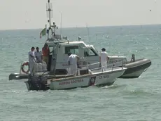 Capitaneria di porto impegnata in un controllo