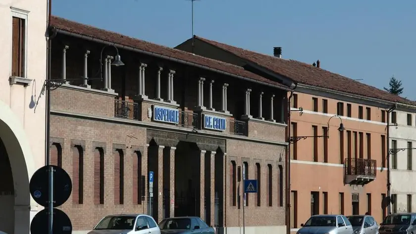 NOALE:..ESTERNO OSPEDALE..30/01/05 © L. P˜rcile..AGOSTINI