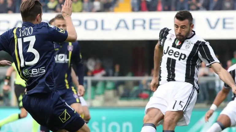 Juventus's Andrea Barzagli during the Italian Serie A soccer match AC Chievo vs Juventus FC at Bentegodi stadium in VERONA, Italy, 6 novembre 2016. ANSA/SIMONE VENEZIA