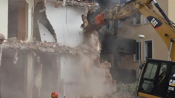 DE POLO - DINO TOMMASELLA - SAN DONA' - DEMOLIZIONE CASA ESISTENTE IN VIALE LIBERTA' PER COSTRUZIONE NUOVA