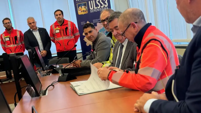 La firma degli accordi tra l'Ulss e le realtà che garantiscono i trasporti sanitari non urgenti