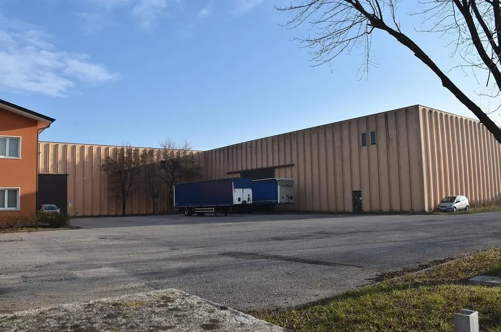 DE POLO - DINO TOMMASELLA - FOSSALTA DI PIAVE - IL CAPANNONE SEQUESTATO IN VIA DEELLE INDUSTRIE 16