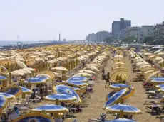 Jesolo (VE):.La spiaggia..02/08/2001 © Light Image Studio..Morsego.