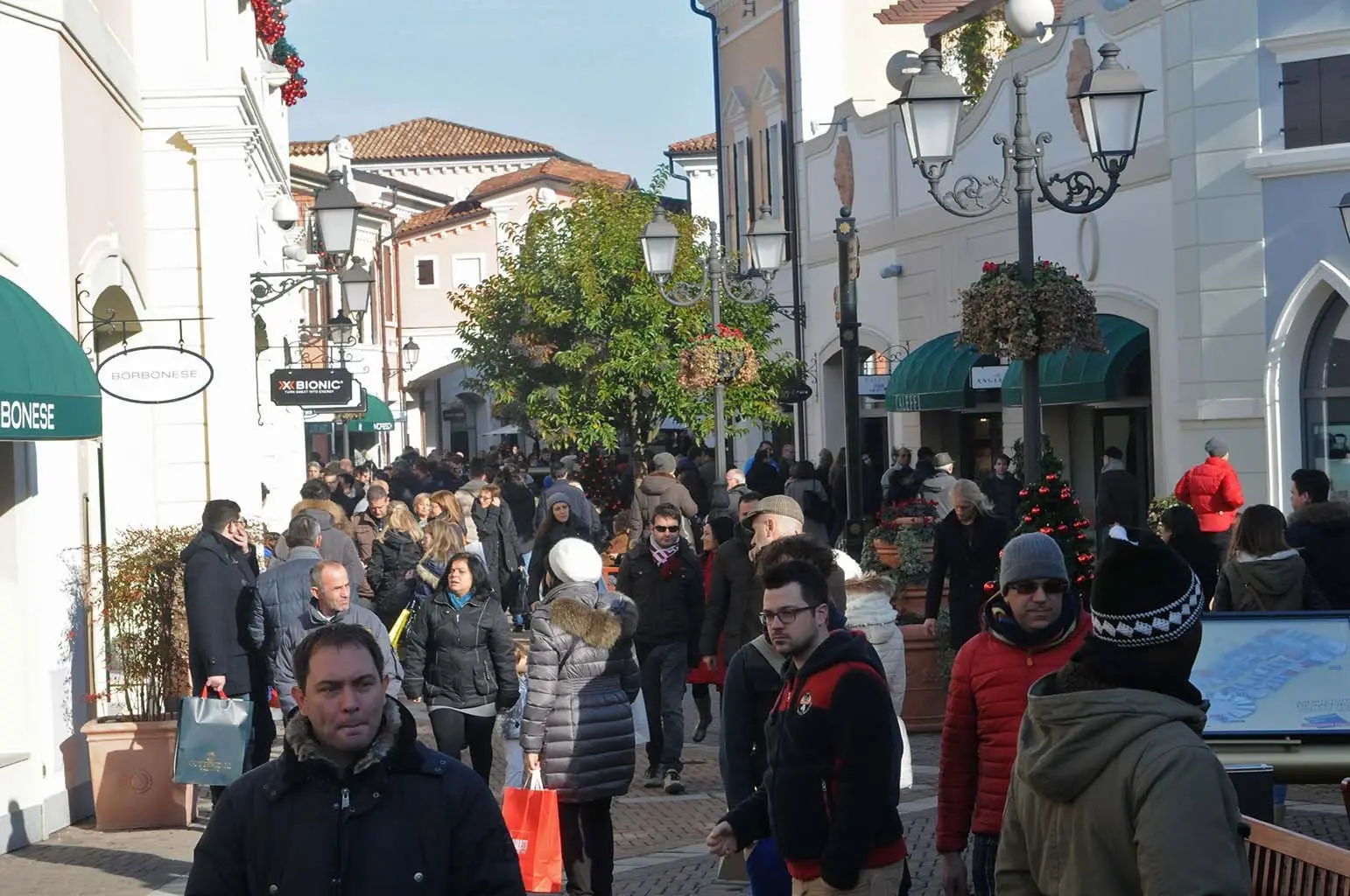 NOVENTA - DINO TOMMASELLA - COLUCCI - VEDUTE VIE INTERNE OUTLET