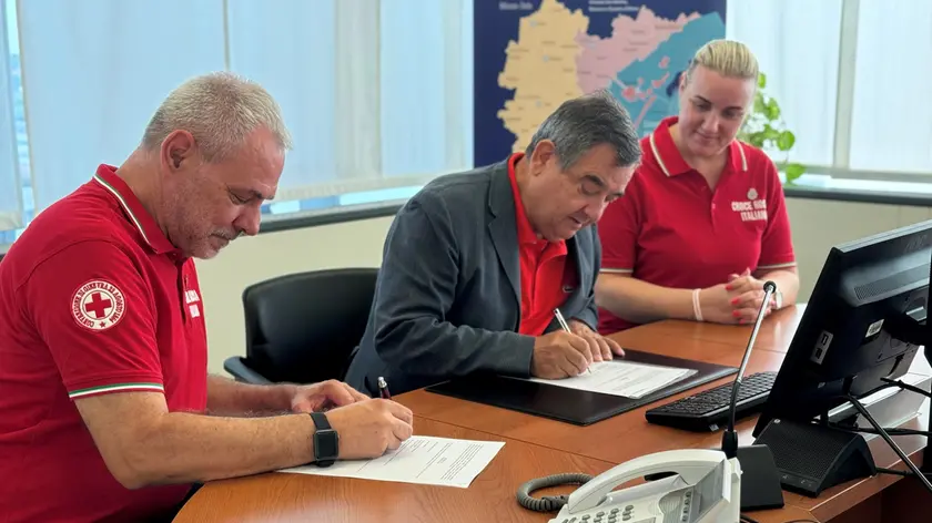 La firma dell'accordo tra Ulss 3 e Croce rossa