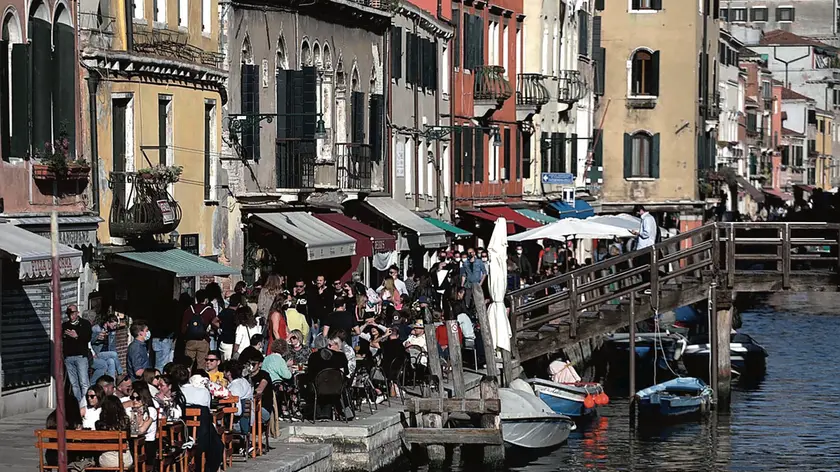 Il plateatico di un locale in fondamenta Ormesini