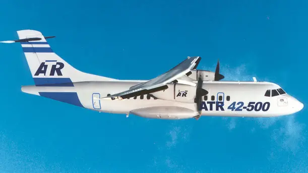 LON99:YUGOASLAVIA-KOSOVO-PLANE:PRISTINA,12NOV99 - UNDATED FILE PHOTO - A computer-generated picture of an ATR 42-500 twin-engined turboprop airplane. A U.N. World Food Programme ATR 42 with 24 people on board went missing over Kosovo November 12 and a search for the plane was under way, the NATO-led KFOR peacekeeping force said. (NO ARK) clh/HO REUTERS