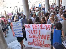 Interpress/Mazzega Venezia, 29.07.2016.- Consiglio Comunale, Cà Farsetti presidiata dalle forze dell'Ordine per la protesta dei Comunali e BLM.-