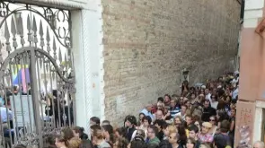 Alcune immagini dell’inizio della Notte dell’Arte a Ca’ Foscari e a Piscina San Samuele. In basso Campo Santo Stefano